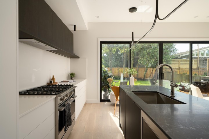Photo 11 at 2 - 4161 Windsor Street, Fraser VE, Vancouver East
