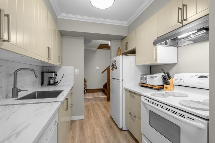 Photo 9 at 3428 Copeland Avenue, Champlain Heights, Vancouver East