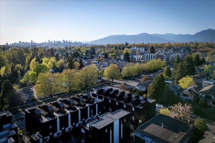 Photo 4 at 231 - 2830 Nanaimo Street, Renfrew Heights, Vancouver East