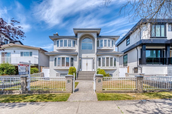 Photo 1 at 1033 E 39th Avenue, Fraser VE, Vancouver East