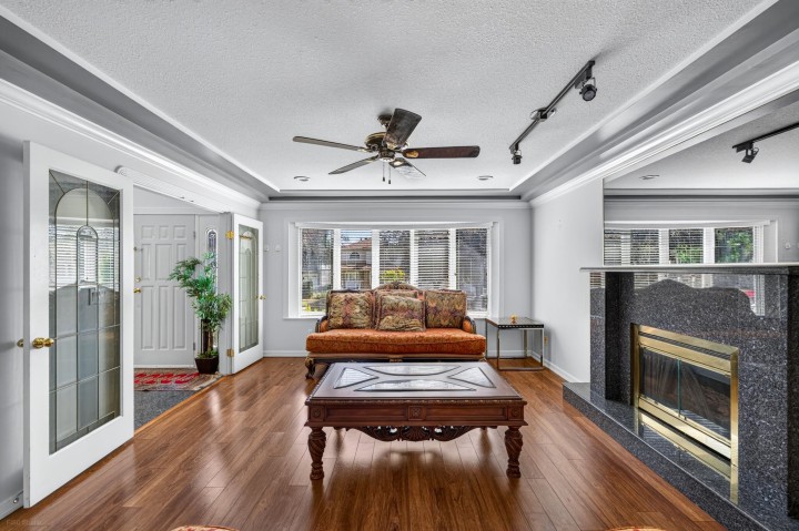 Photo 4 at 1033 E 39th Avenue, Fraser VE, Vancouver East