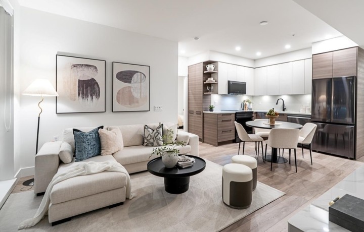 Photo 1 at 201 - 422 Lakewood Drive, Hastings, Vancouver East