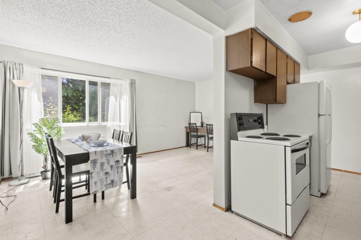Photo 3 at 122 - 3461 E 49th Avenue, Killarney VE, Vancouver East
