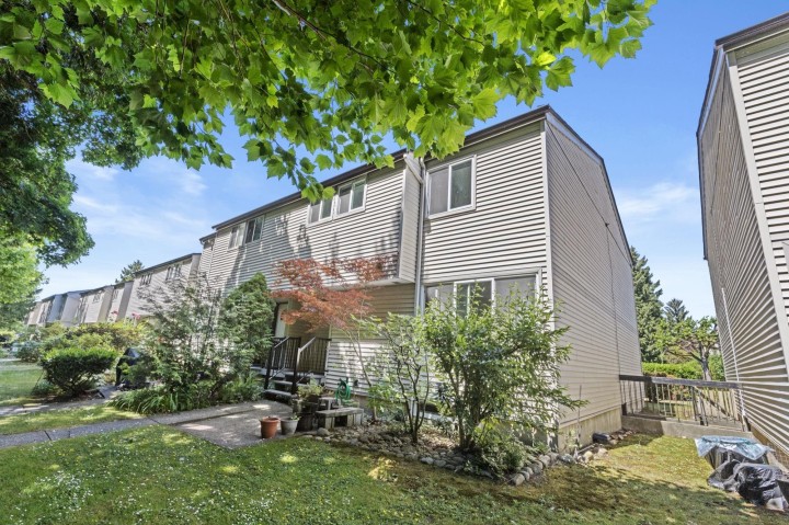 Photo 1 at 122 - 3461 E 49th Avenue, Killarney VE, Vancouver East