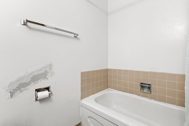 Photo 15 at 122 - 3461 E 49th Avenue, Killarney VE, Vancouver East