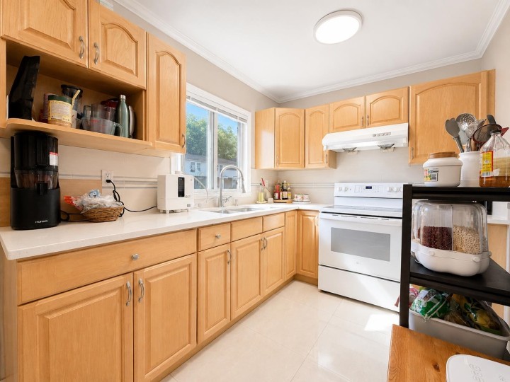 Photo 3 at 6878 Arlington Street, Killarney VE, Vancouver East