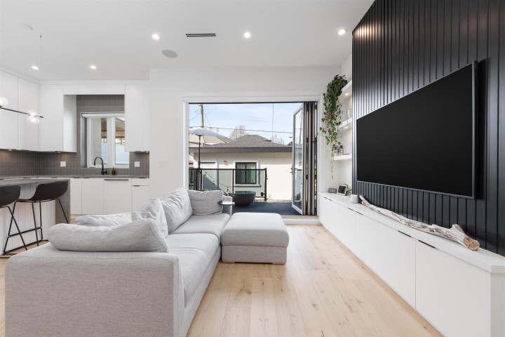 Photo 5 at 5059 Sherbrooke Street, Knight, Vancouver East