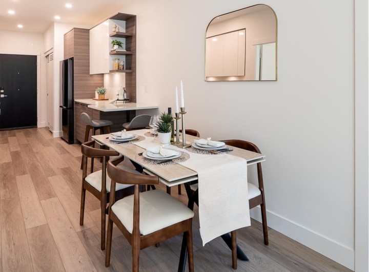 Photo 3 at 202 - 422 Lakewood Drive, Hastings, Vancouver East