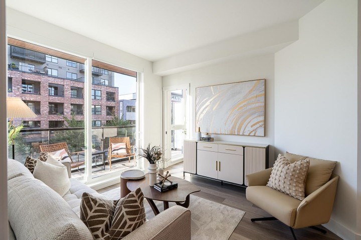 Photo 1 at 202 - 422 Lakewood Drive, Hastings, Vancouver East