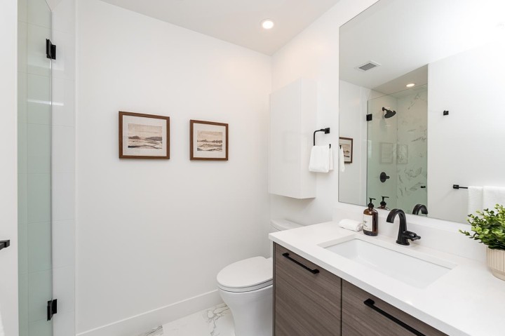 Photo 5 at 203 - 422 Lakewood Drive, Hastings, Vancouver East