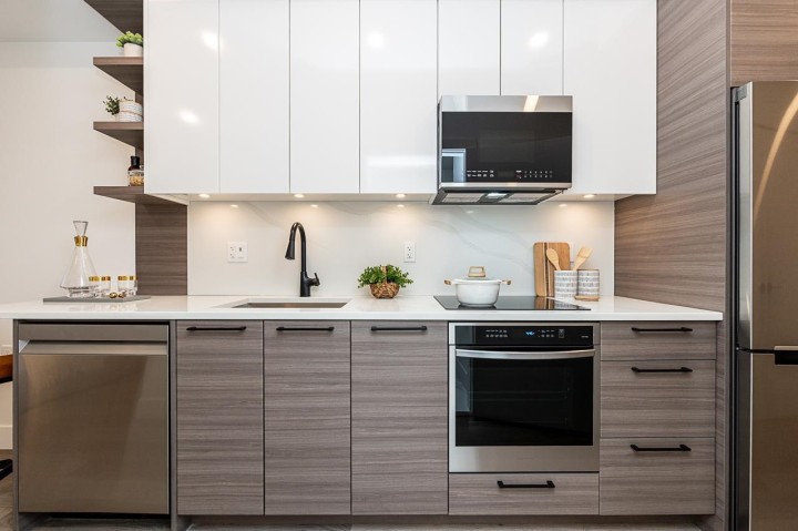 Photo 4 at 203 - 422 Lakewood Drive, Hastings, Vancouver East