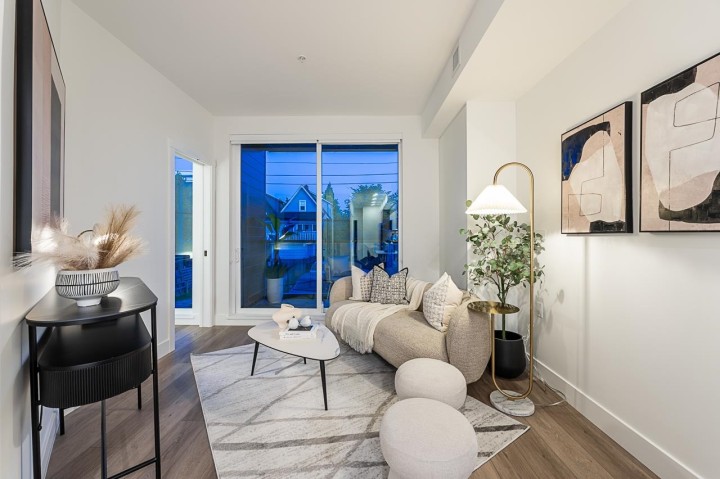 Photo 2 at 207 - 422 Lakewood Drive, Hastings, Vancouver East