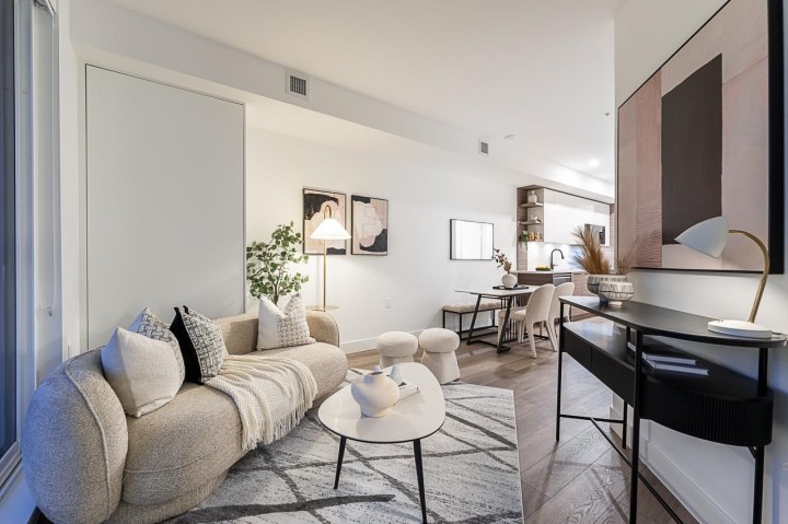Photo 3 at 207 - 422 Lakewood Drive, Hastings, Vancouver East