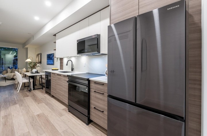 Photo 1 at 207 - 422 Lakewood Drive, Hastings, Vancouver East