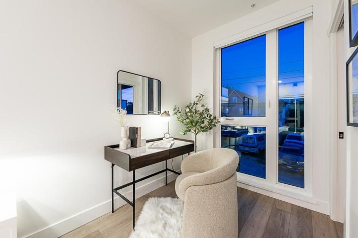 Photo 5 at 207 - 422 Lakewood Drive, Hastings, Vancouver East