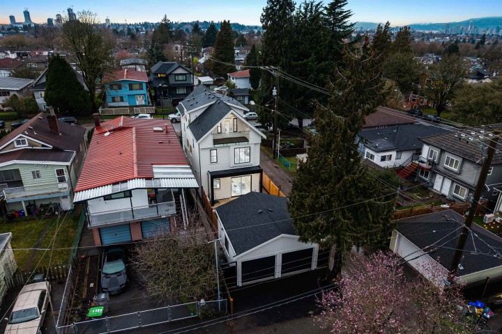 Photo 24 at 2 - 5306 Culloden Street, Knight, Vancouver East