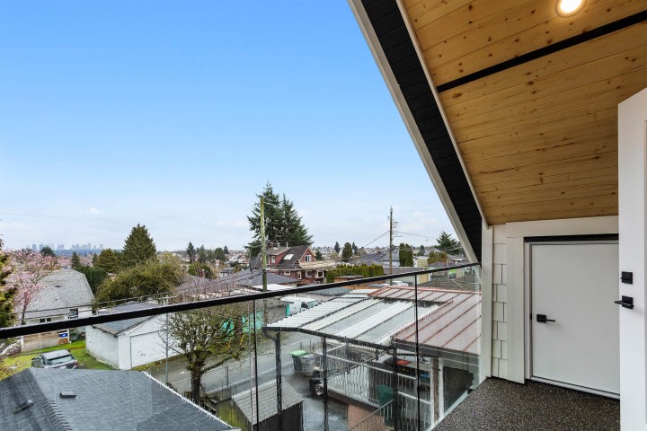 Photo 19 at 2 - 5306 Culloden Street, Knight, Vancouver East