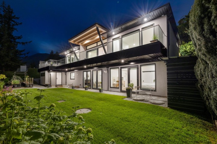 Photo 2 at 255 Sandringham Crescent, Upper Lonsdale, North Vancouver