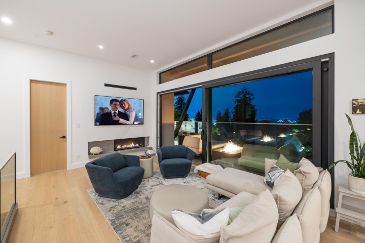 Photo 6 at 255 Sandringham Crescent, Upper Lonsdale, North Vancouver