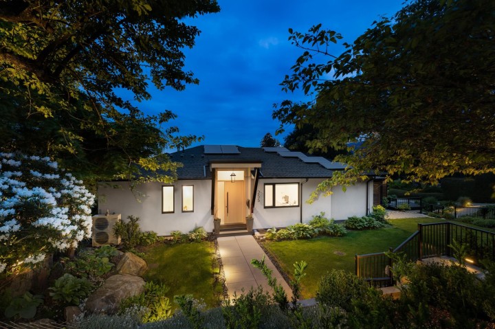 Photo 3 at 255 Sandringham Crescent, Upper Lonsdale, North Vancouver
