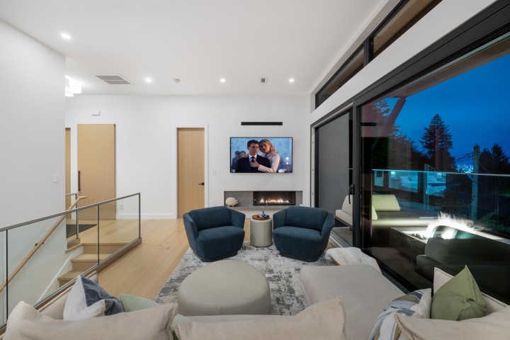 Photo 8 at 255 Sandringham Crescent, Upper Lonsdale, North Vancouver