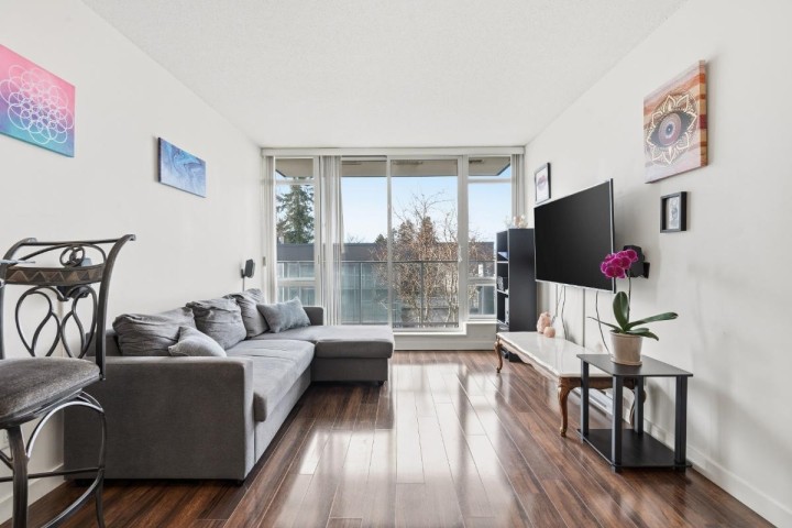 Photo 3 at 319 - 4818 Eldorado Mews, Collingwood VE, Vancouver East
