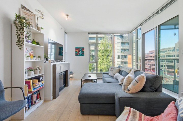 Photo 3 at 403 - 2528 Maple Street, Kitsilano, Vancouver West