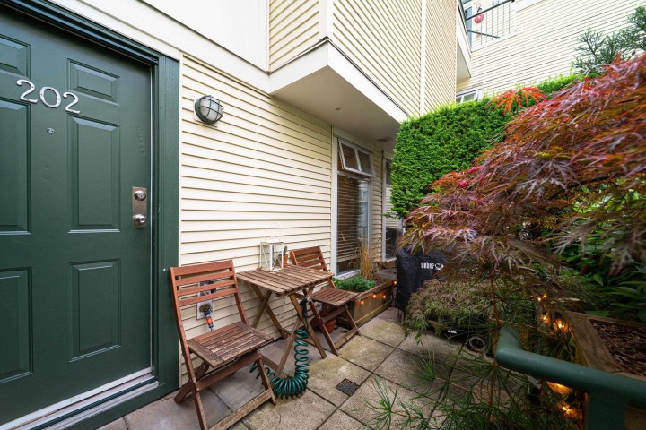 Photo 3 at 202 - 3727 W 10th Avenue, Point Grey, Vancouver West