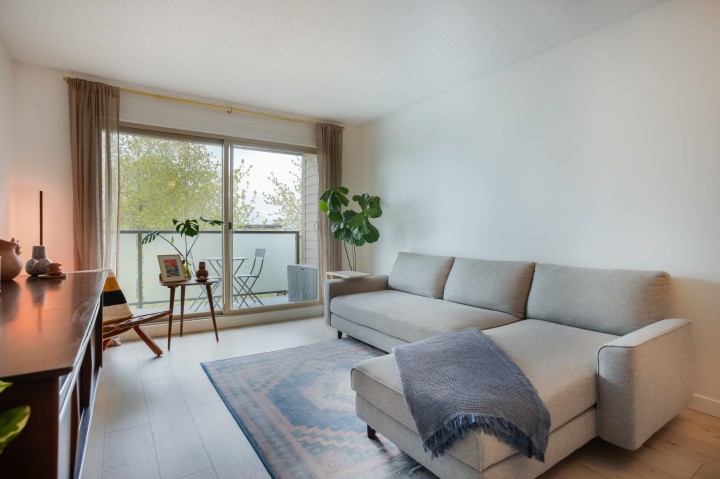 Photo 2 at 405 - 1864 Frances Street, Hastings, Vancouver East