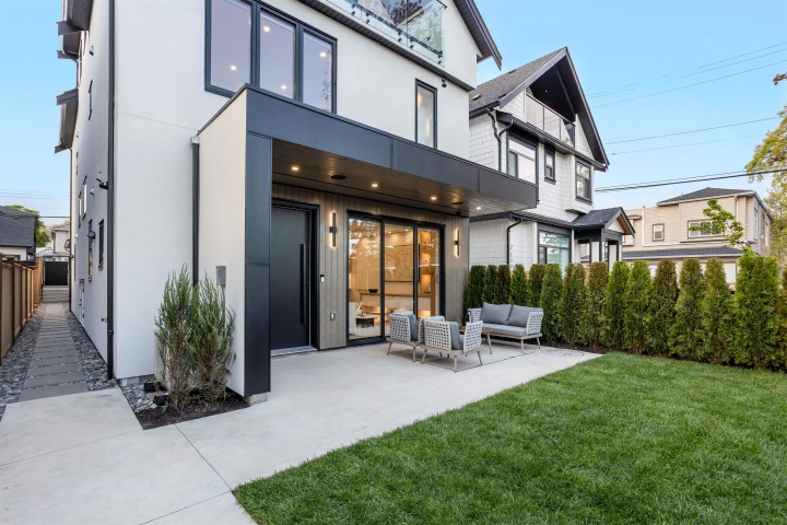 Photo 2 at 1 - 165 E 45th Avenue, Main, Vancouver East