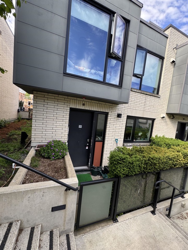 Photo 3 at 2 - 589 W King Edward Avenue, Cambie, Vancouver West