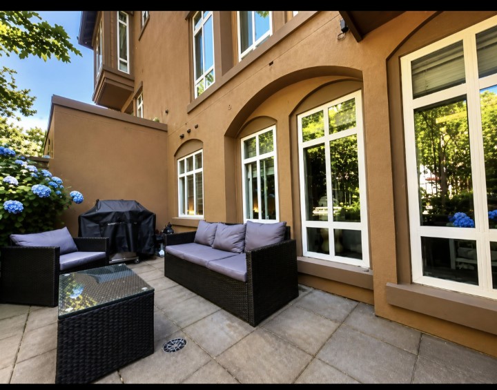 Photo 1 at 3068 W 4th Avenue, Kitsilano, Vancouver West