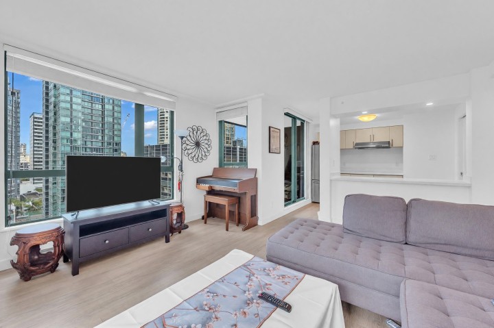 Photo 8 at 1706 - 1238 Melville Street, Coal Harbour, Vancouver West