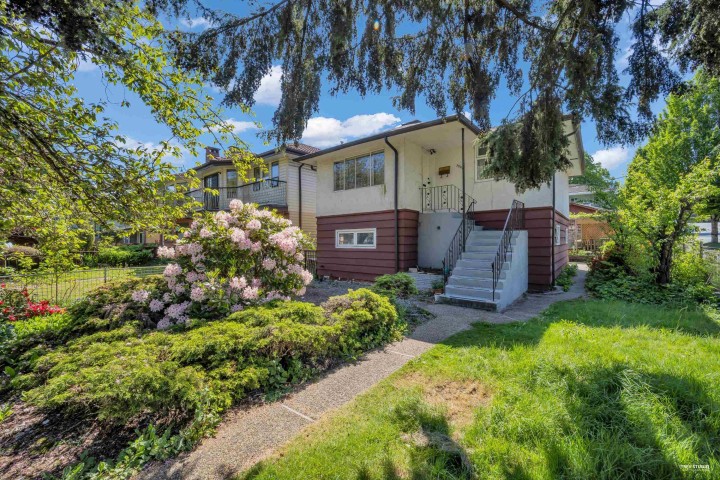 Photo 2 at 3006 E 27th Avenue, Renfrew Heights, Vancouver East