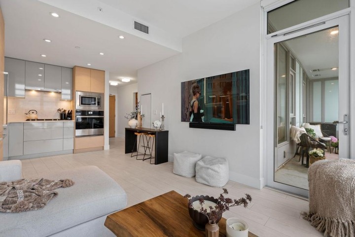 Photo 6 at 607 - 3438 Sawmill Crescent, South Marine, Vancouver East