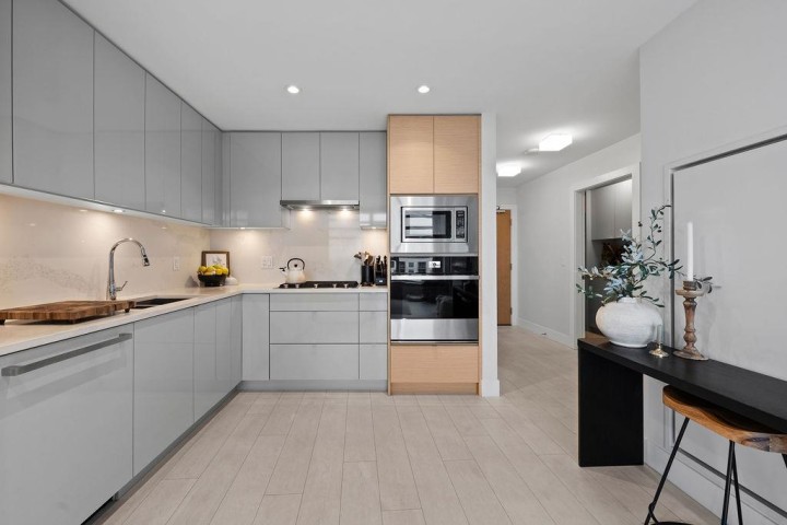Photo 9 at 607 - 3438 Sawmill Crescent, South Marine, Vancouver East