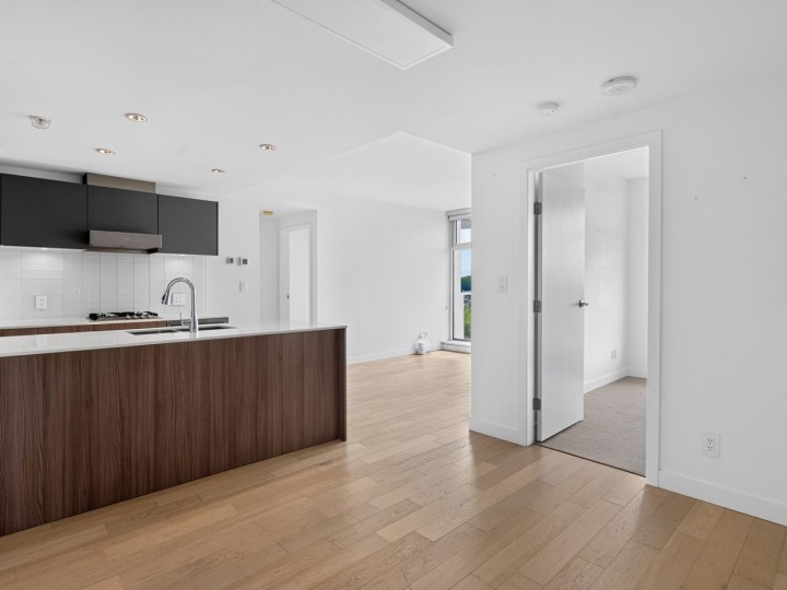 Photo 3 at 906 - 2221 E 30th Avenue, Victoria VE, Vancouver East