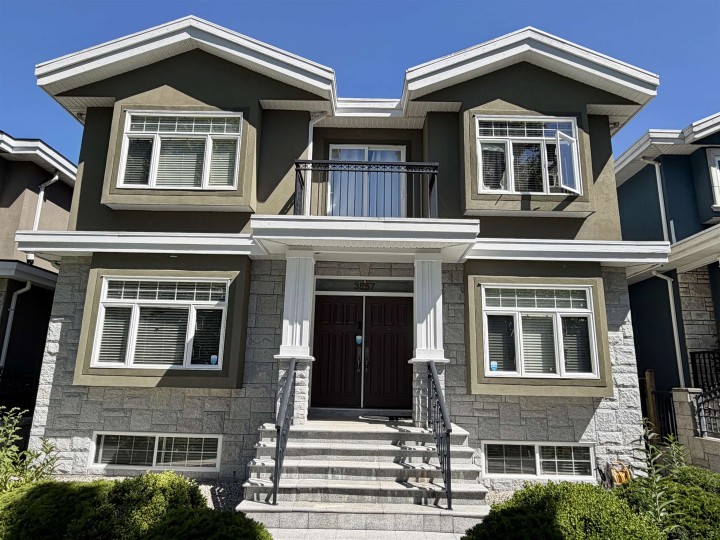 Photo 1 at 3557 E 47th Avenue, Killarney VE, Vancouver East