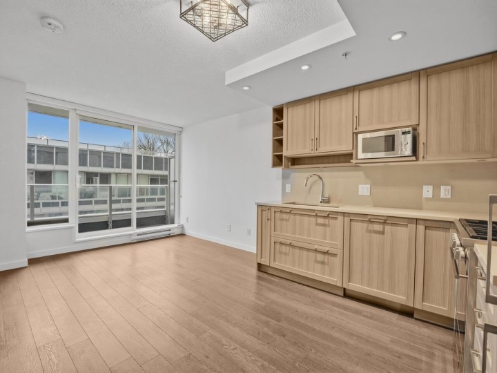 Photo 1 at 622 - 5665 Boundary Road, Collingwood VE, Vancouver East