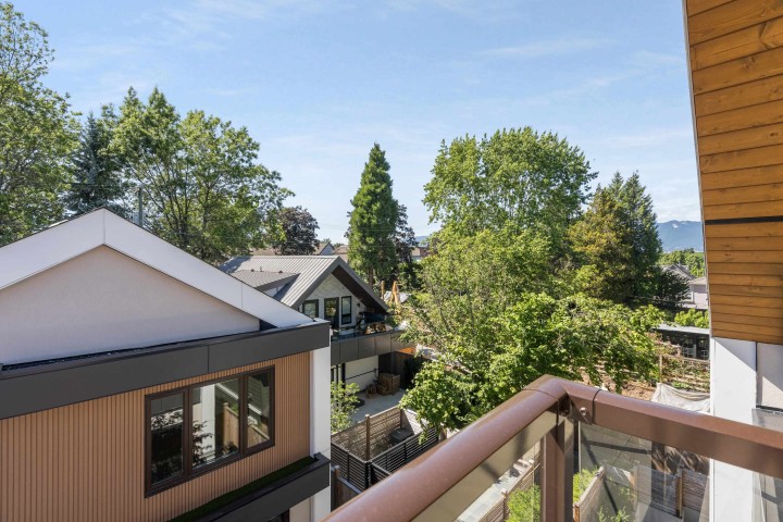 Photo 12 at 2 - 3391 Victoria Drive, Victoria VE, Vancouver East