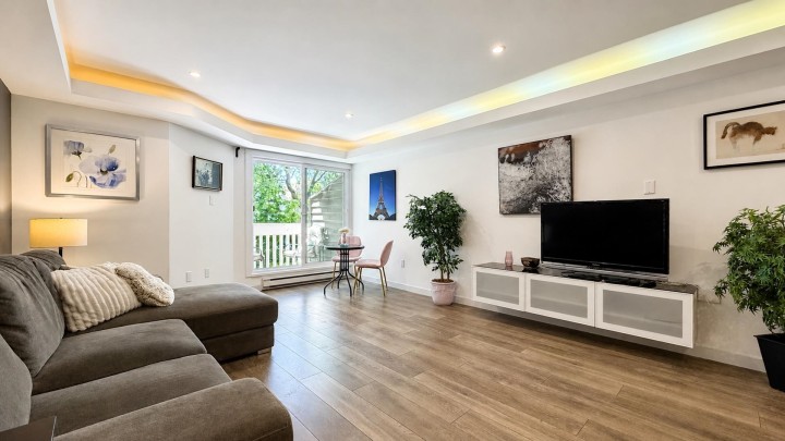 Photo 3 at 214 - 1545 E 2nd Avenue, Grandview Woodland, Vancouver East