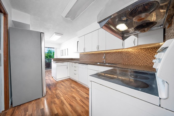 Photo 10 at 2275 Pandora Street, Hastings, Vancouver East
