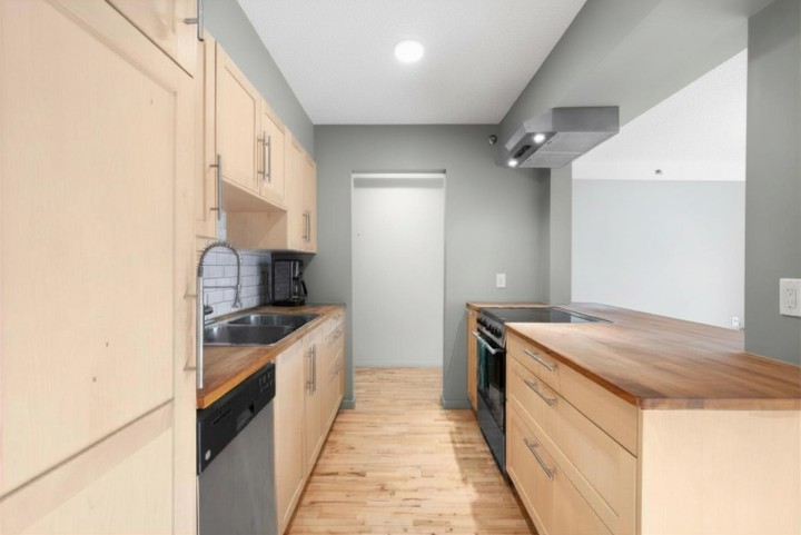 Photo 6 at 104 - 1549 Kitchener Street, Grandview Woodland, Vancouver East