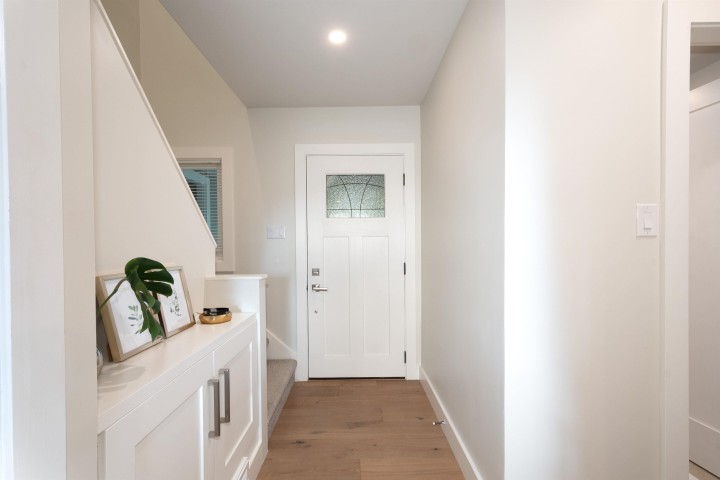 Photo 5 at 3067 Plymouth Drive, North Vancouver