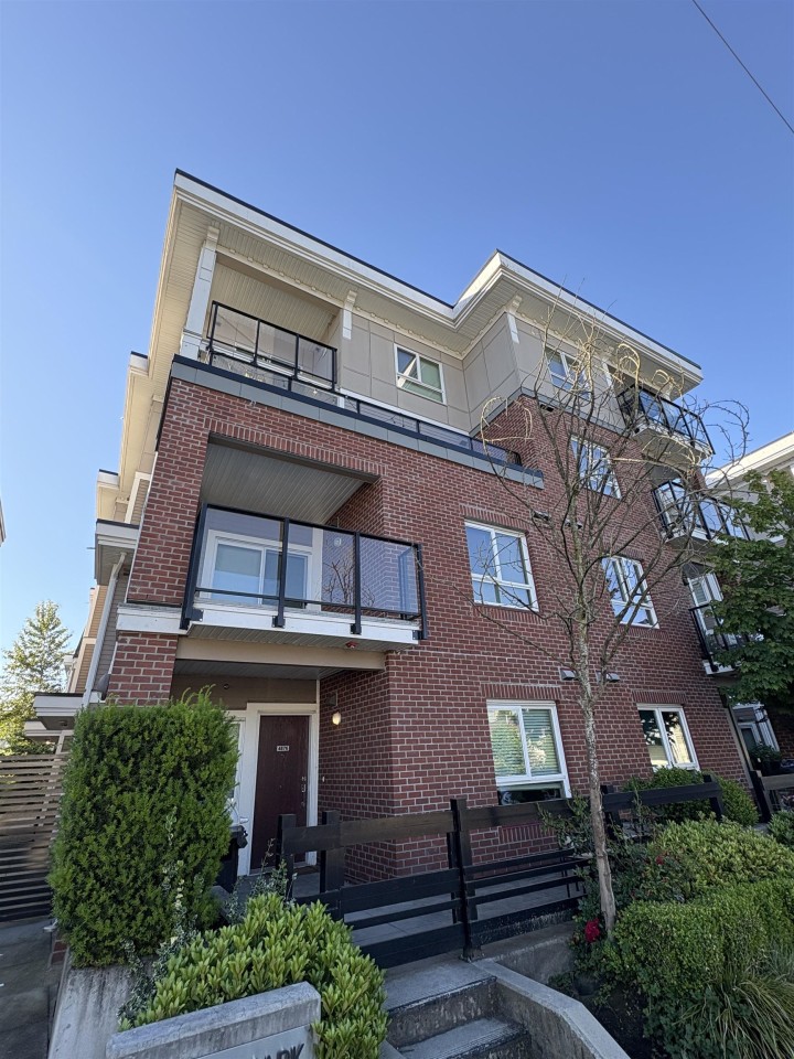 Photo 2 at 303 - 4882 Slocan Street, Collingwood VE, Vancouver East