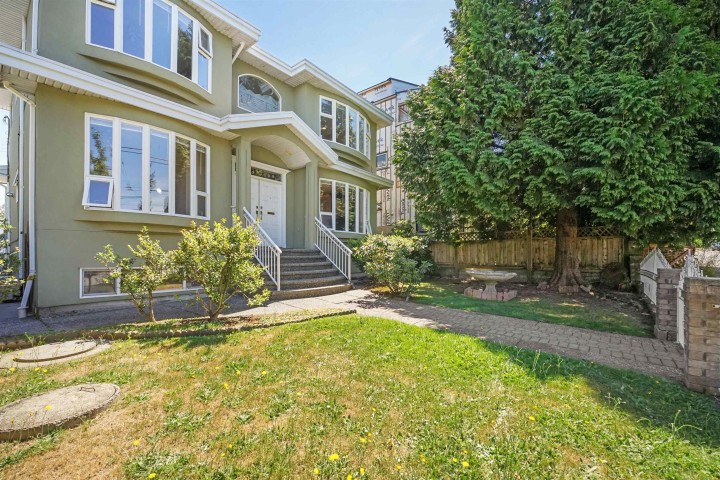 Photo 2 at 3978 Victoria Drive, Victoria VE, Vancouver East