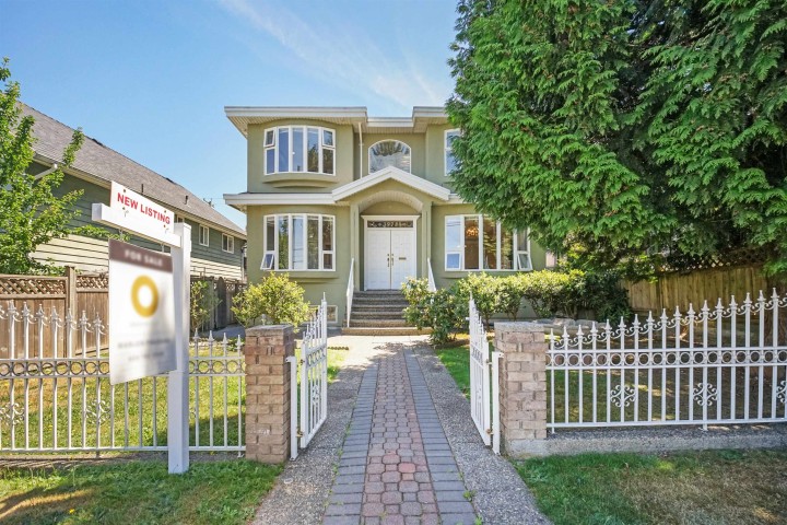 Photo 1 at 3978 Victoria Drive, Victoria VE, Vancouver East
