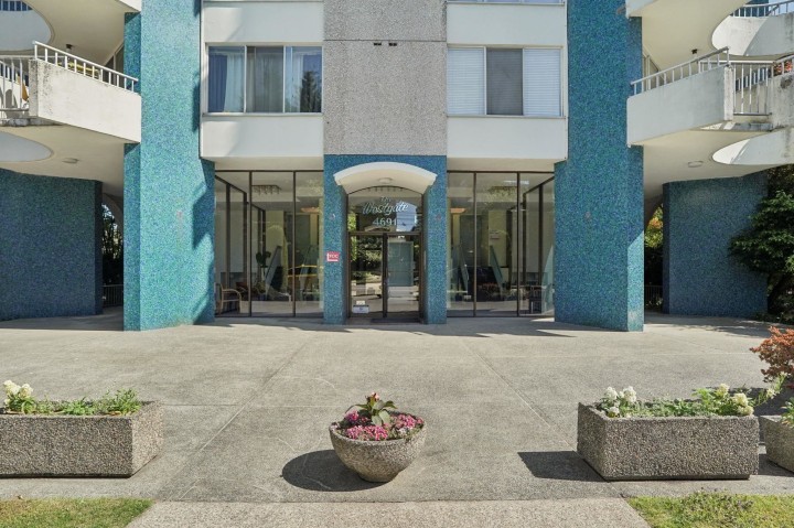 Photo 3 at 201 - 4691 W 10th Avenue, Point Grey, Vancouver West