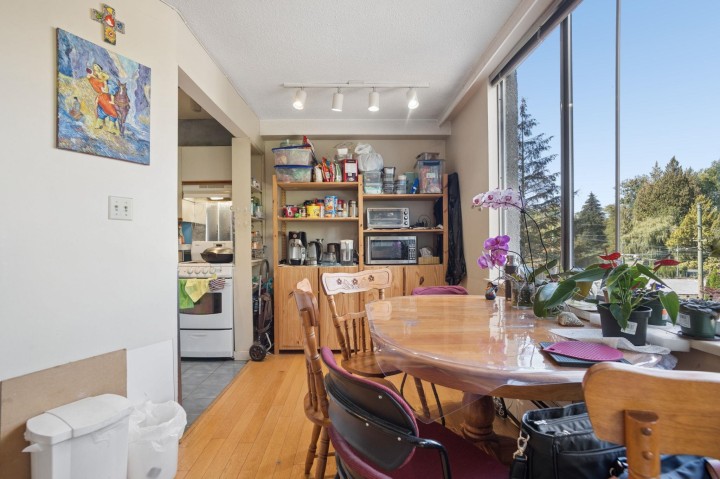 Photo 10 at 201 - 4691 W 10th Avenue, Point Grey, Vancouver West