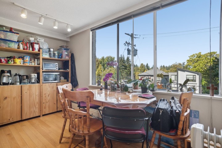 Photo 11 at 201 - 4691 W 10th Avenue, Point Grey, Vancouver West